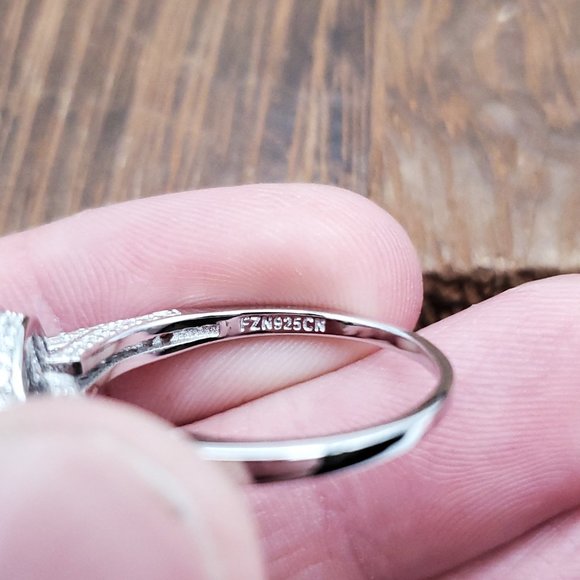 Size 9.75 925 Sterling Silver Bright Amazing Cubic Zirconia Ring - Picture 7 of 10